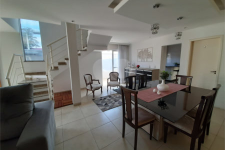 Sobrado à venda com 3 quartos, sendo 1 suíte, em Vila Suissa, Mogi das Cruzes, SP