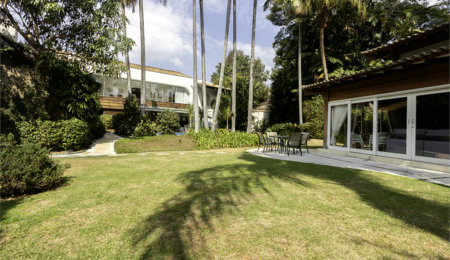 Casa à venda com 4 quartos, sendo 3 suítes,  em Cidade Jardim, São Paulo, SP