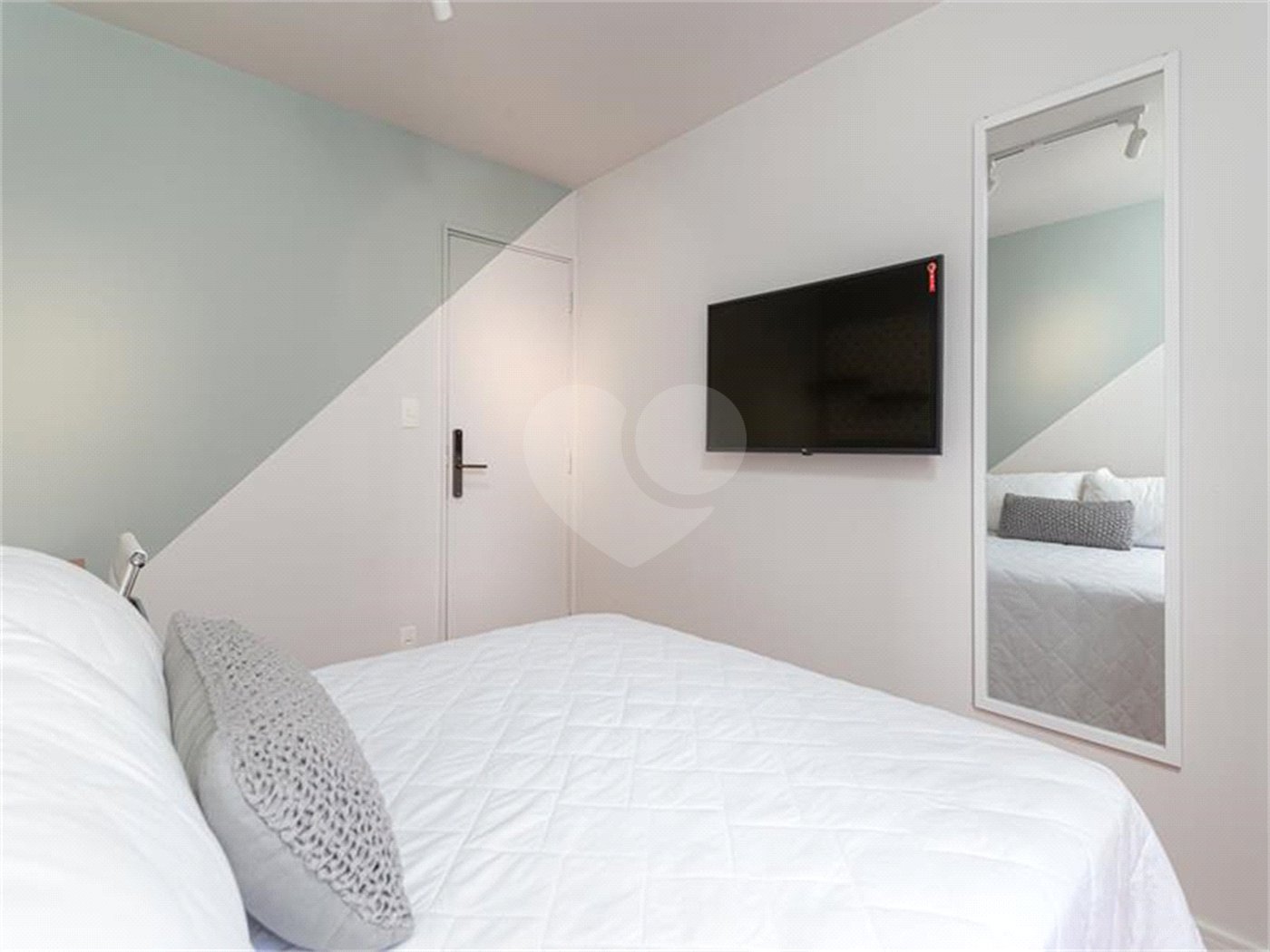 Apartamento à venda com 4 quartos, sendo 1 suíte, em Vila Cordeiro, São Paulo, SP