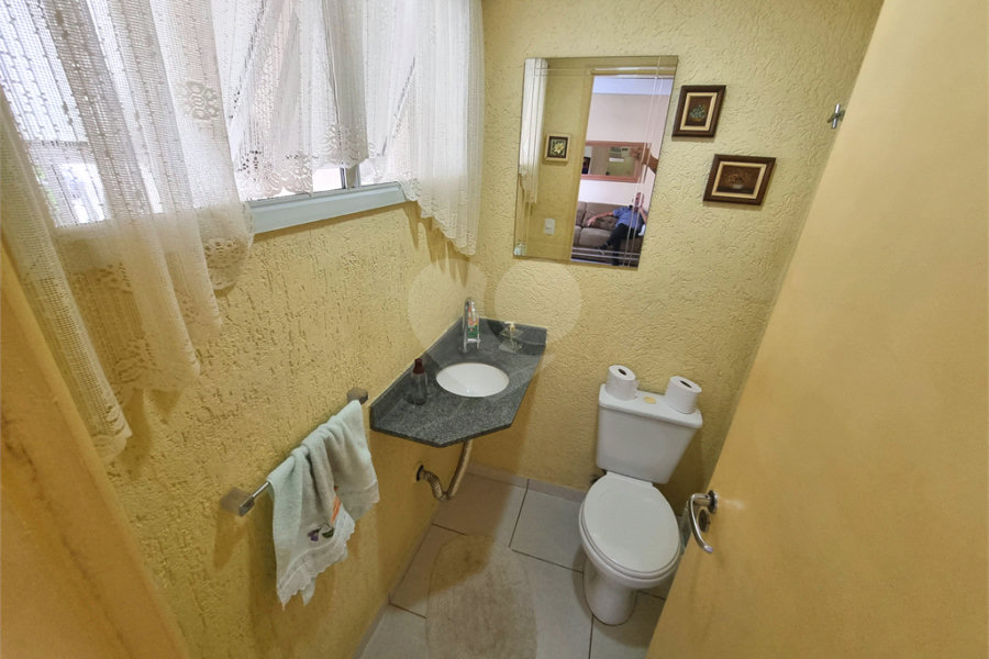 Casa à venda com 3 quartos, sendo 1 suíte, no condomínio Village St. Louis, São Paulo - SP