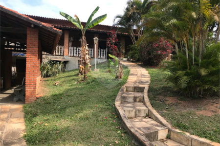 Chácara à venda com 4 quartos, sendo 1 suíte,  em Monterrey, Louveira, SP