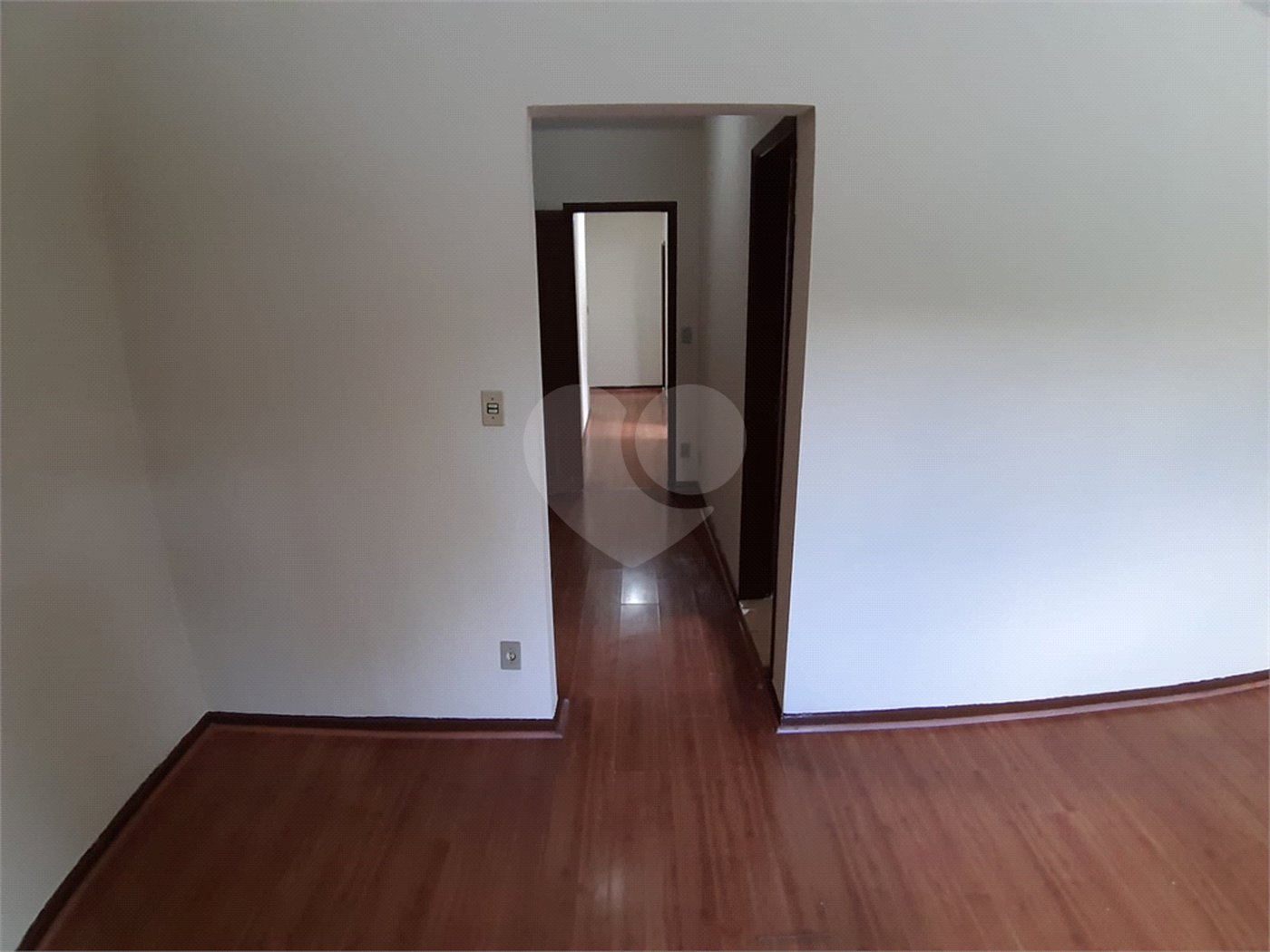 Sobrado à venda com 4 quartos, sendo 1 suíte, em Vila Gomes, São Paulo, SP