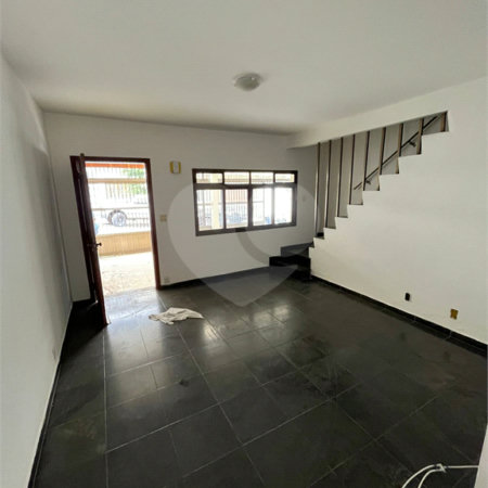 Sobrado à venda com 3 quartos em Vila Nivi, São Paulo, SP
