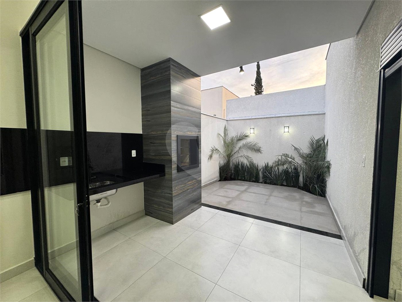 Casa à venda com 3 quartos, sendo 2 suítes,  no condomínio Jardim Golden Park Residencial, Sorocaba - SP