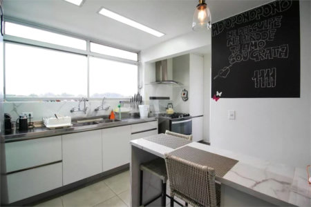 Apartamento para venda em Moema com 185m², 3 dormitórios sendo 1 suíte e 1 vaga