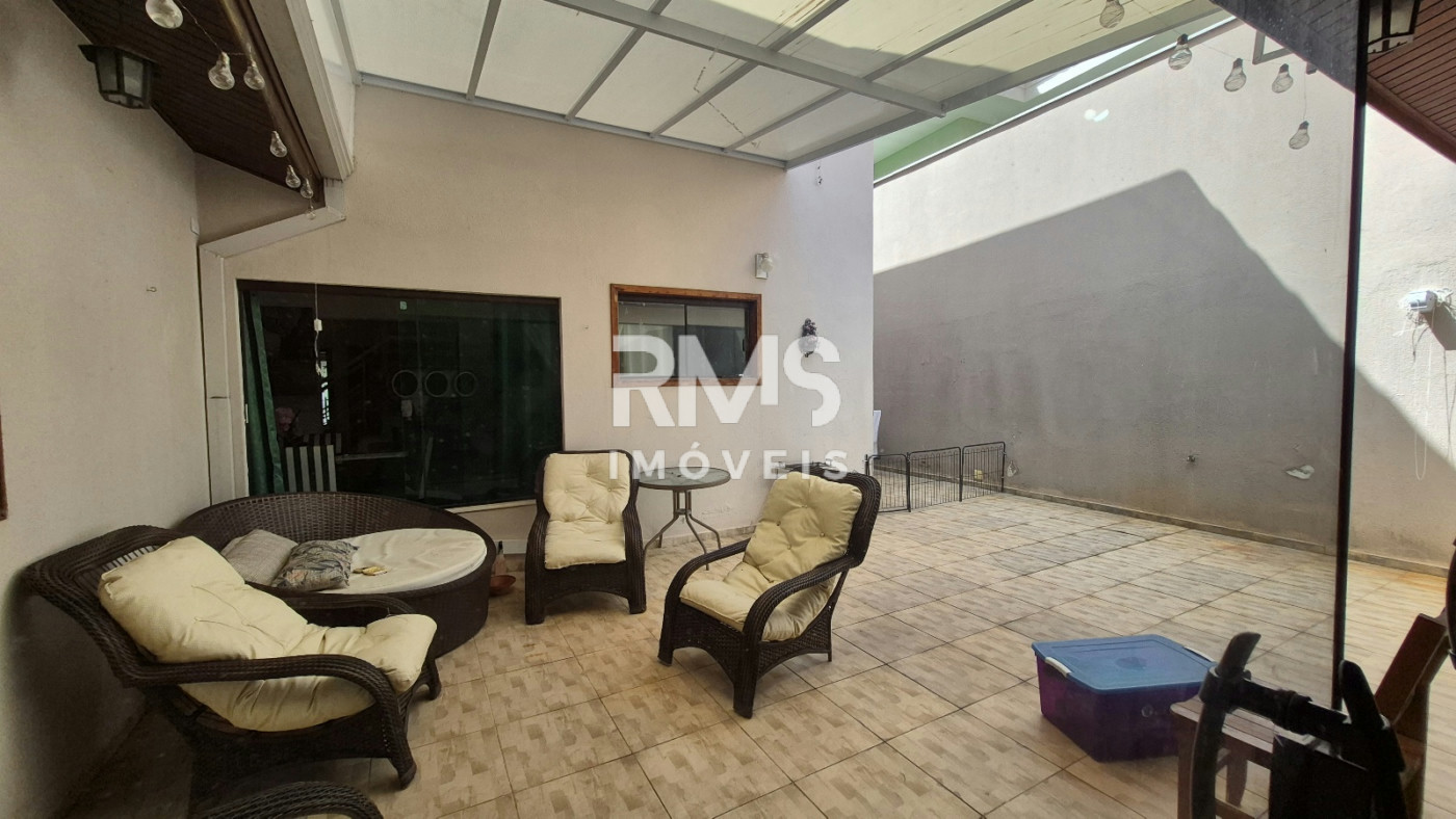 Casa à venda com 3 suítes no condomínio Granja Olga II, Sorocaba - SP