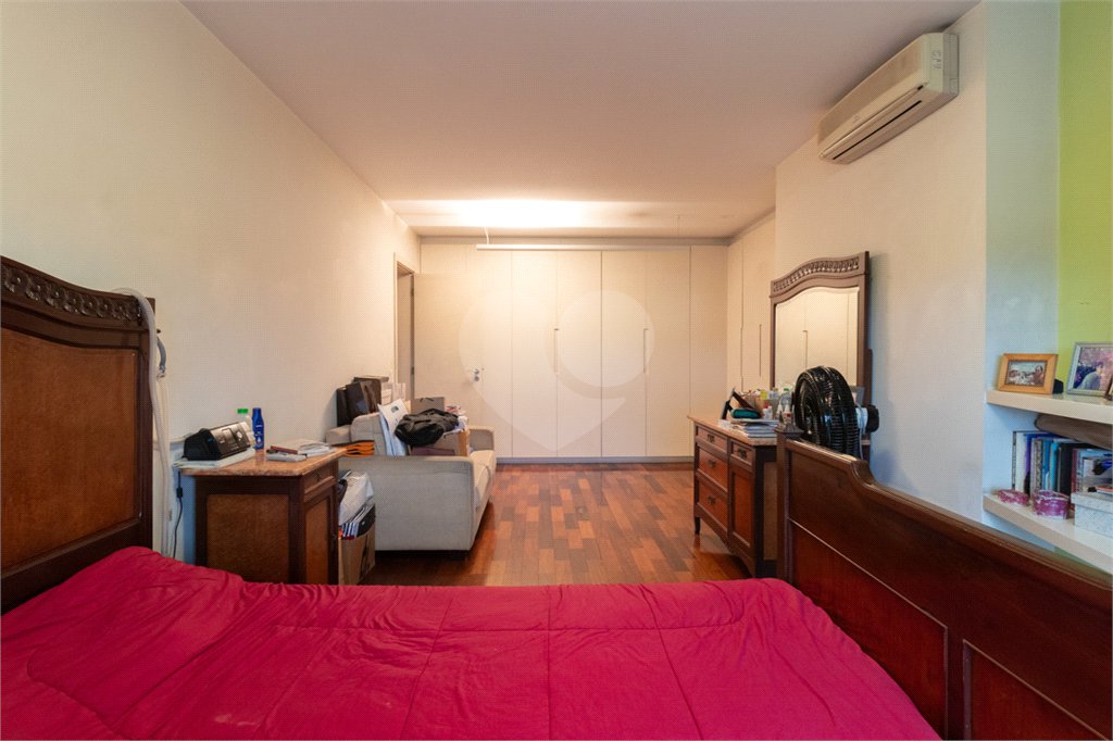 Apartamento à venda com 4 quartos, sendo 2 suítes,  em Alto de Pinheiros, São Paulo, SP