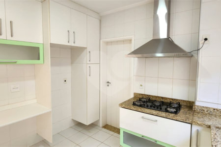 Casa à venda com 3 suítes no condomínio Recanto dos Paturis, Vinhedo - SP