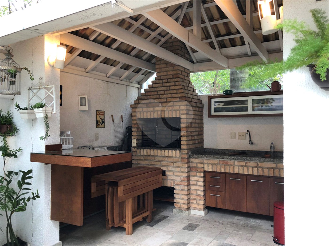 Casa à venda com 4 quartos, sendo 3 suítes, no condomínio Saint James Special Houses, São Paulo - SP