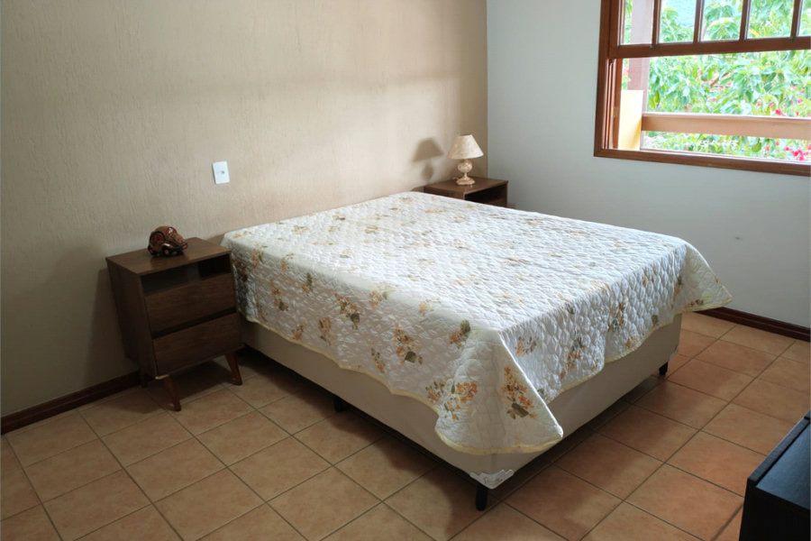 Casa à venda com 4 quartos, sendo 2 suítes,  em Country Residencial Felix, Bom Jesus dos Perdões, SP