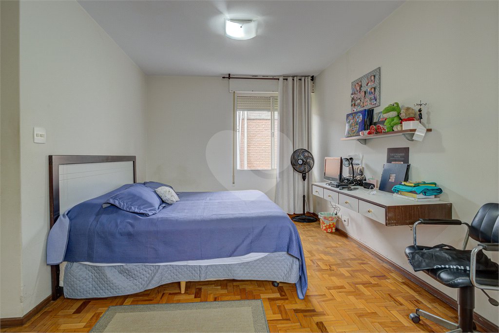 Casa à venda ou para alugar com 4 quartos, sendo 2 suítes, em Ibirapuera, São Paulo, SP