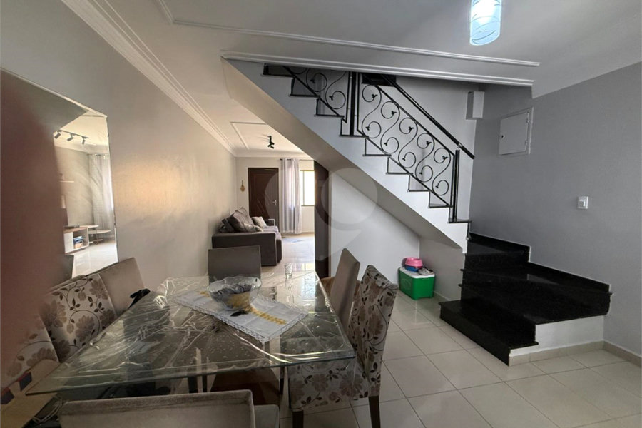 Casa à venda com 3 quartos, sendo 1 suíte, no condomínio Felipe, São Paulo - SP
