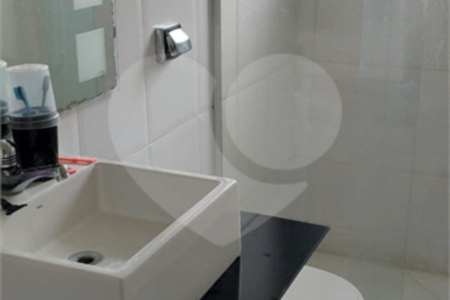 Sobrado à venda com 3 quartos, sendo 1 suíte, em Vila Constança, São Paulo, SP