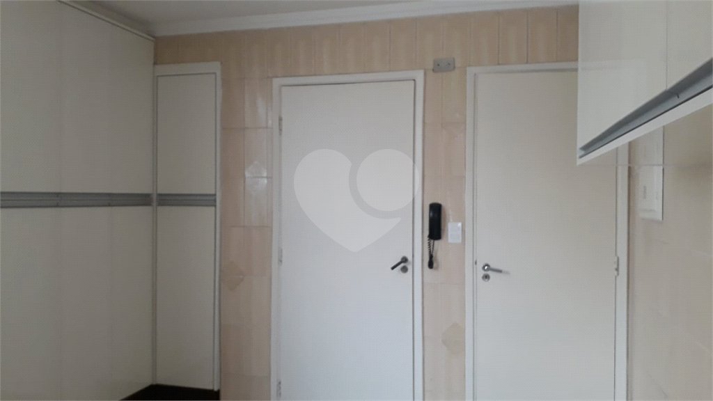 Venda apartamento 2 dormitórios, vaga de garagem fixa, lazer completo. Campo Belo. SP.