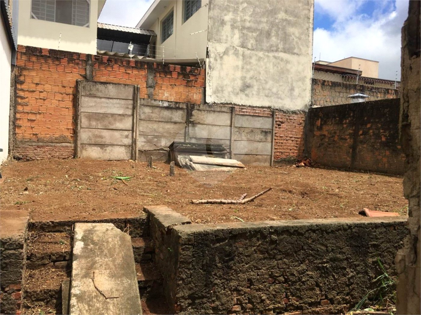 Terreno no Jd. Santa Felícia dispondo de 300m² muito bem localizado
