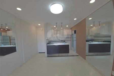 Apartamento no Edifício Torres di Itália.