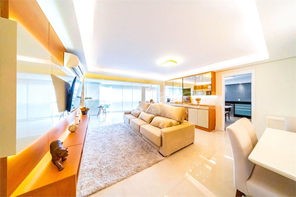 Apartamento na Mooca com 204m² com sacada gourmet com 4 suítes e 4 vagas condominio clube Aceita Permuta