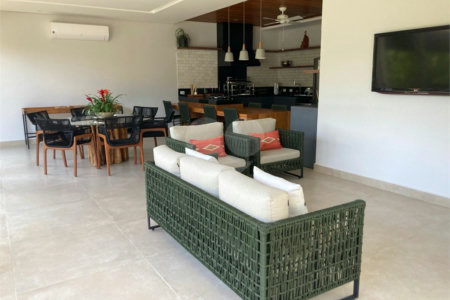 Chácara no Condomínio Vale das Laranjeiras em Indaiatuba SP - Venda - R$ 3,600.000,00 - Locaçao - R$ 30.000,00 mais encargos - Linda, espaçosa, aconchegante, acabamento de alto padrão em rua tranquila e arborizada, em um dos Condomínios mais valorizados de Indaiatuba. Com fácil acesso as principa
