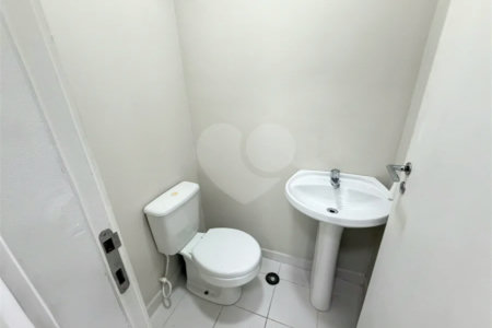 Sala para locação Domo Business 101 m - 2 vagas - Sala com divisórias, ar condicionado e banheiro.