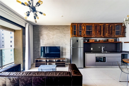 Itaim ! Studio ,muito bem localizado ! vaga de garagem !