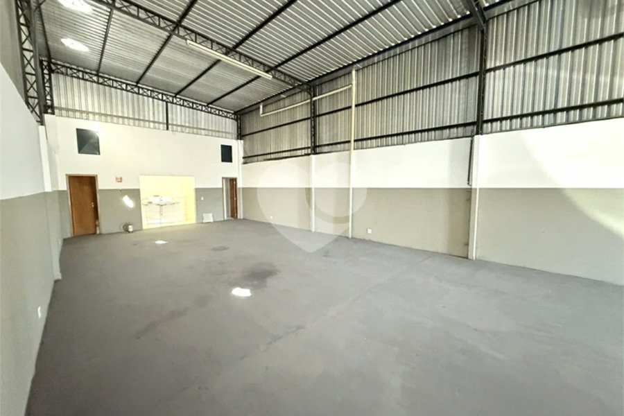 Salão Comercial para alugar no Bairro Água Branca