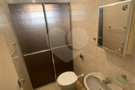 Casa Térrea com 3 dormitórios, sendo 2 suítes.