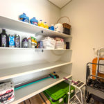 Indaiatuba - Quintas da Terracota - 1252 m² de terreno - casa térrea com 514 m² de área construída -3 vagas de garagem cobertas e 3 descobertas Lavabo - Sala de estar e jantar amplas e integradas - Escritório privativo - Cozinha toda equipada com geladeira, forno, micro-ondas, lava-louças,
