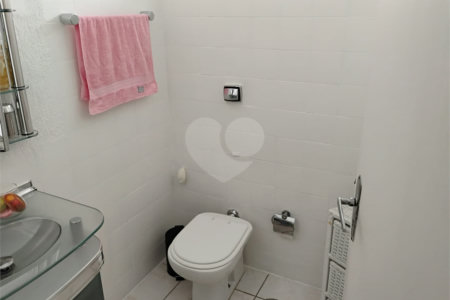 Vende-se apartamento no Jardim Aeroporto com 03 dormitórios