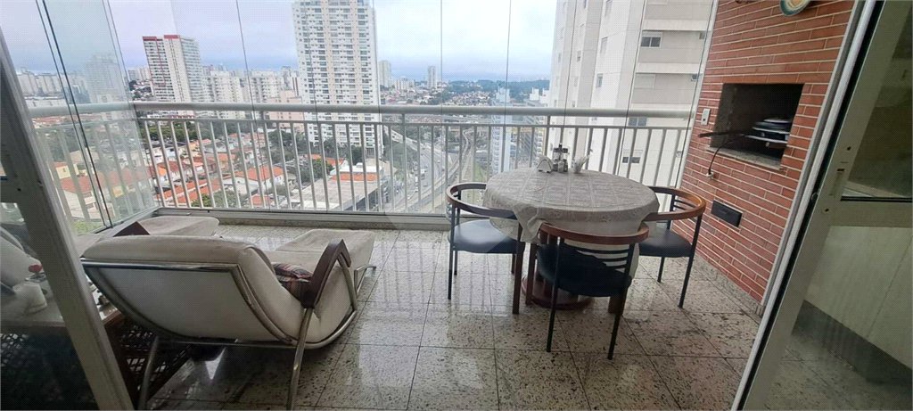 Apartamento à Venda no Campo Belo com 123m², 2 Suítes, Churrasqueira e 2 Vagas