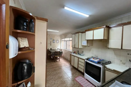 SOBRADO COM 350 M2 ( ABAIXO DO PREÇO DE MERCADO) 3 DORMITÓRIOS 3 SUÍTES SAÚDE