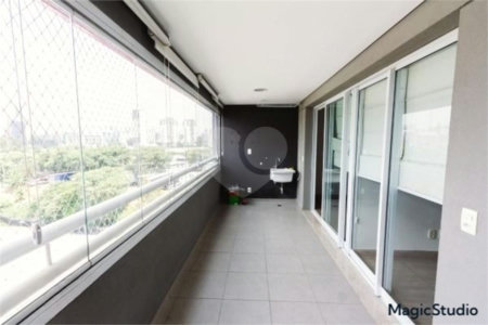 Apartamento com 66m², 2 dormitórios, 1 vaga de garagem, à venda na Barra Funda.