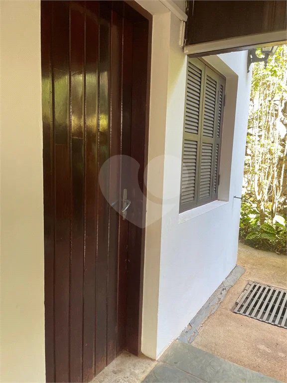 Casa à venda, 742 m², com piscina, 5 suítes, em Embu das Artes