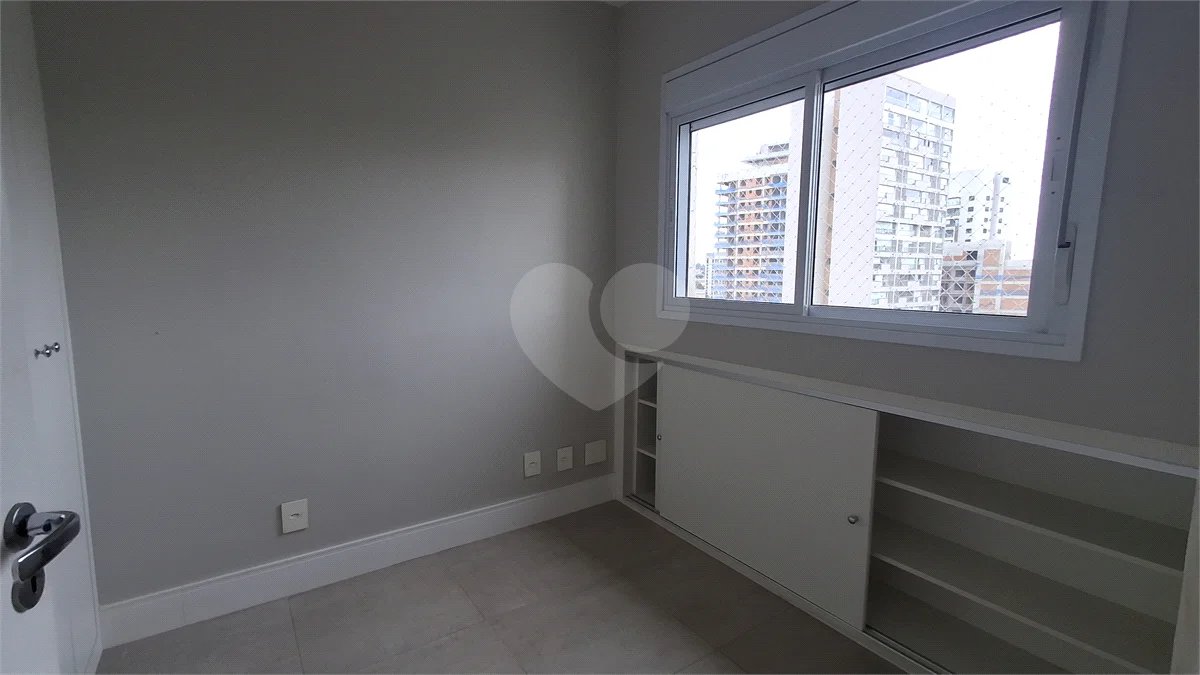 Apartamento com 2 vagas no Campo Belo