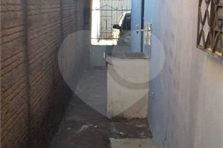 Casa térrea em Araraquara/SP.