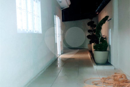 Casa térrea com 2 dormitórios.