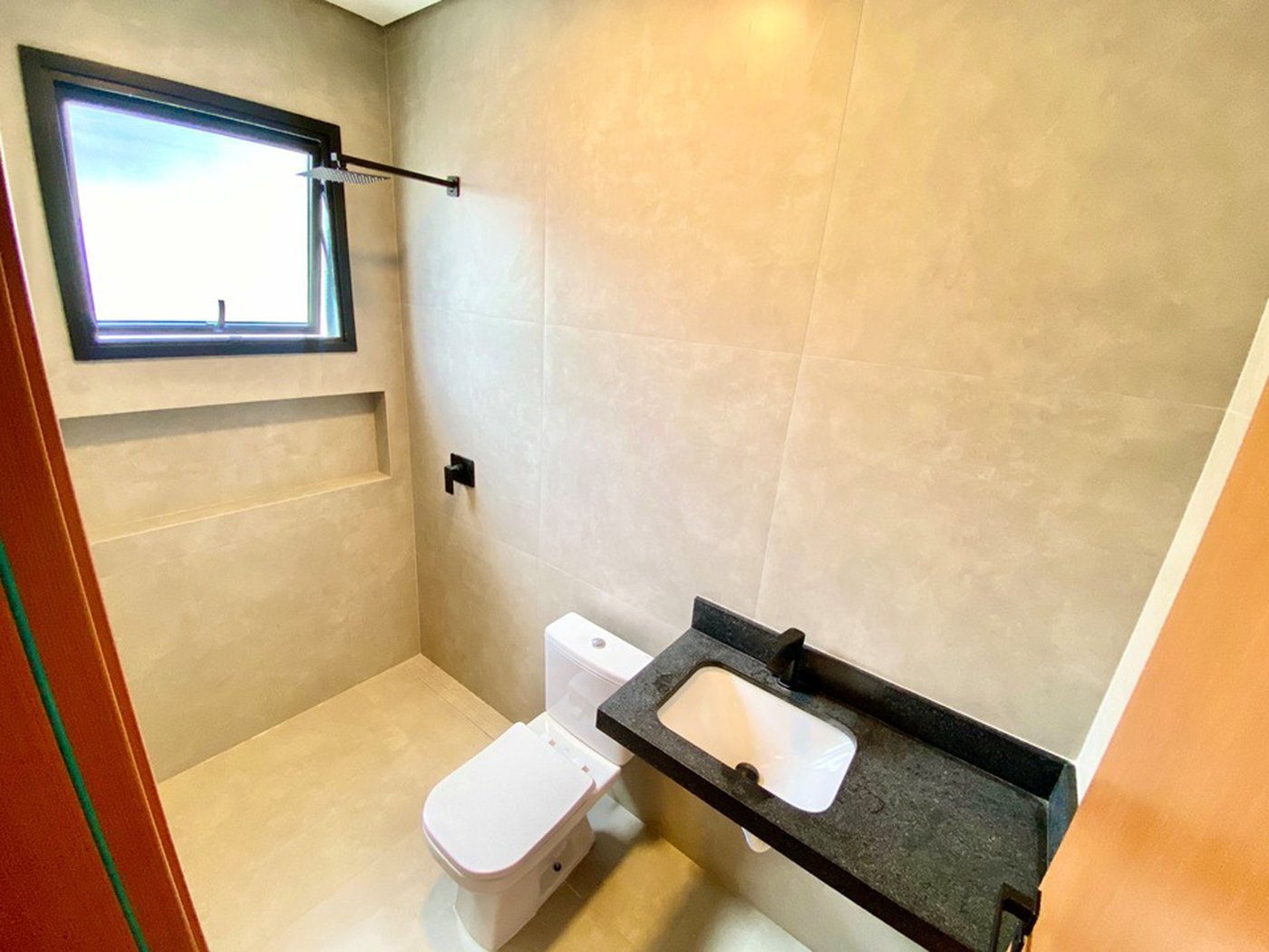 Casa à venda com 3 quartos, sendo 3 suítes, no condomínio Vila Giardino, Jundiaí - SP