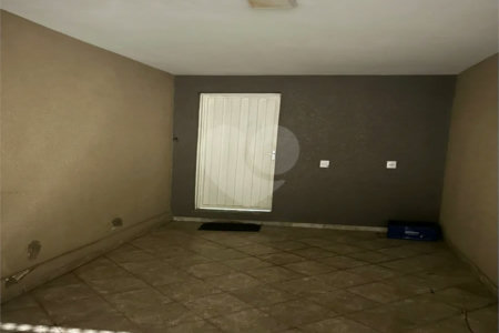 Casa Térrea 2 dormitórios 1 suíte.