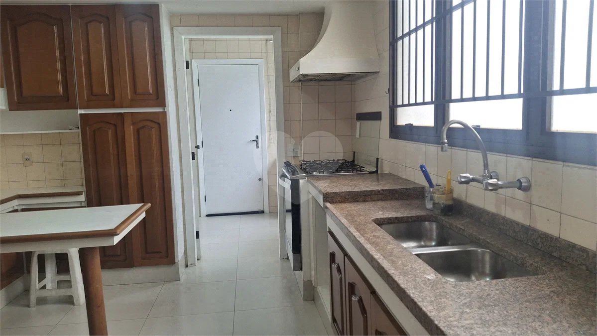 Apartamento para alugar com 4 quartos, sendo 3 suítes,  em Brooklin, São Paulo, SP