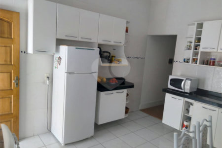 Sobrado espaçoso e bem localizado