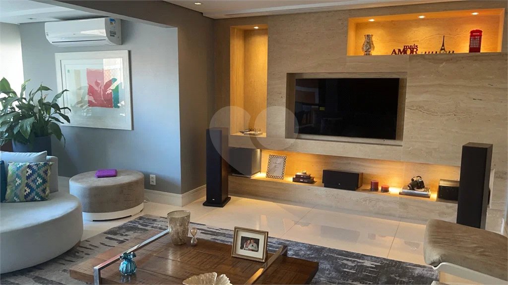 Apartamento na Mooca com 204 m² com vista maravilhosa, sendo 3 suítes e 4vagas.