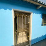 Casa Térrea com 3 dormitórios, sendo 2 suítes.
