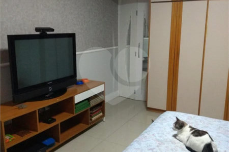 Linda Casa Sobrado a venda no Alto da Mooca com excelente acabamento, semi mobiliada com 2 suítes