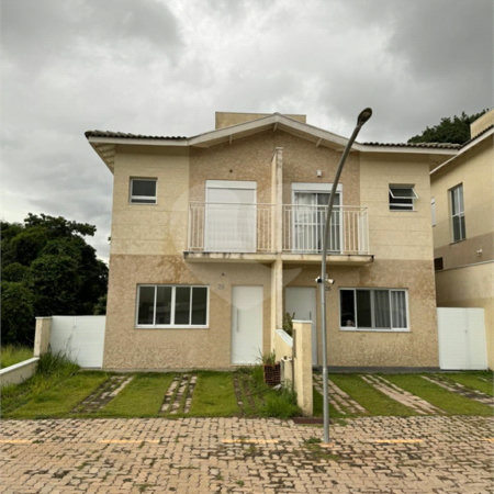 Sobrado à venda com 3 quartos, sendo 1 suíte, em Vila Omízollo, Louveira, SP