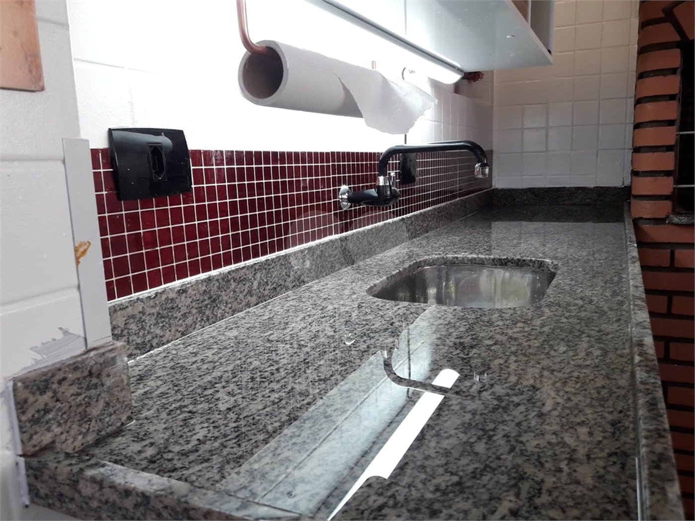 COBERTURA COM PISCINA E CHURRASQUEIRA NA CASA VERDE.