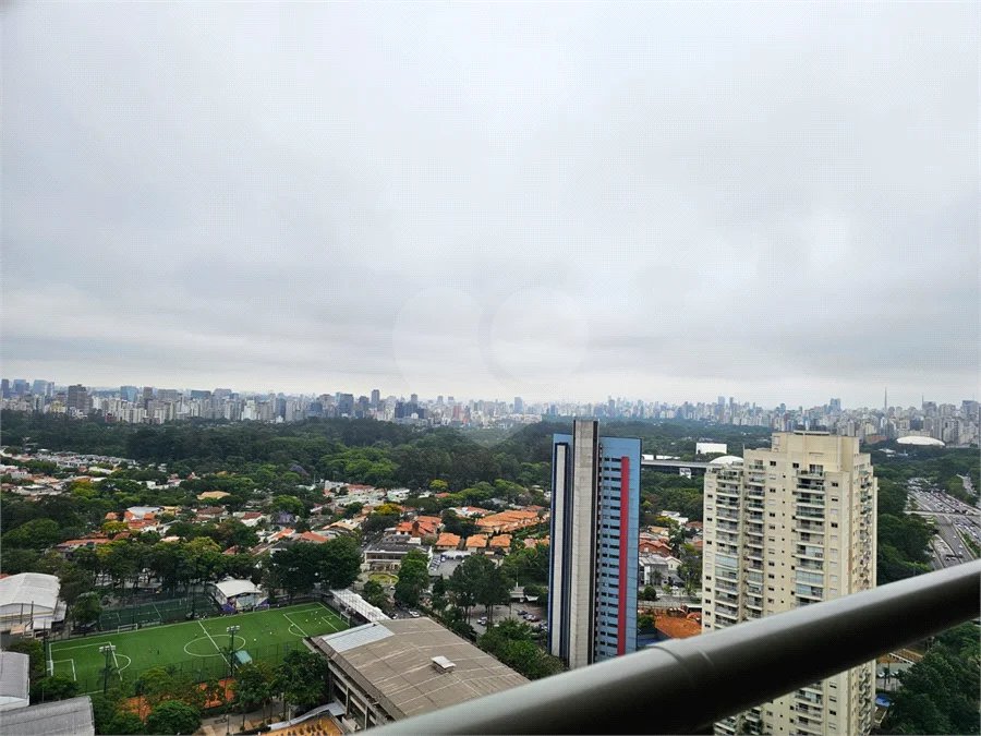Casa Ibirapuera Apartments da Cyrela, a poucos minutos do Parque Ibirapuera, na Vila Clementino, com fácil acesso a Av. 23 de Maio e ao Shopping Santa Cruz. Apartamento de 2 dorms,, 1 suíte, 1 vaga de garagem.. Um condomínio com área de lazer tipo clube.