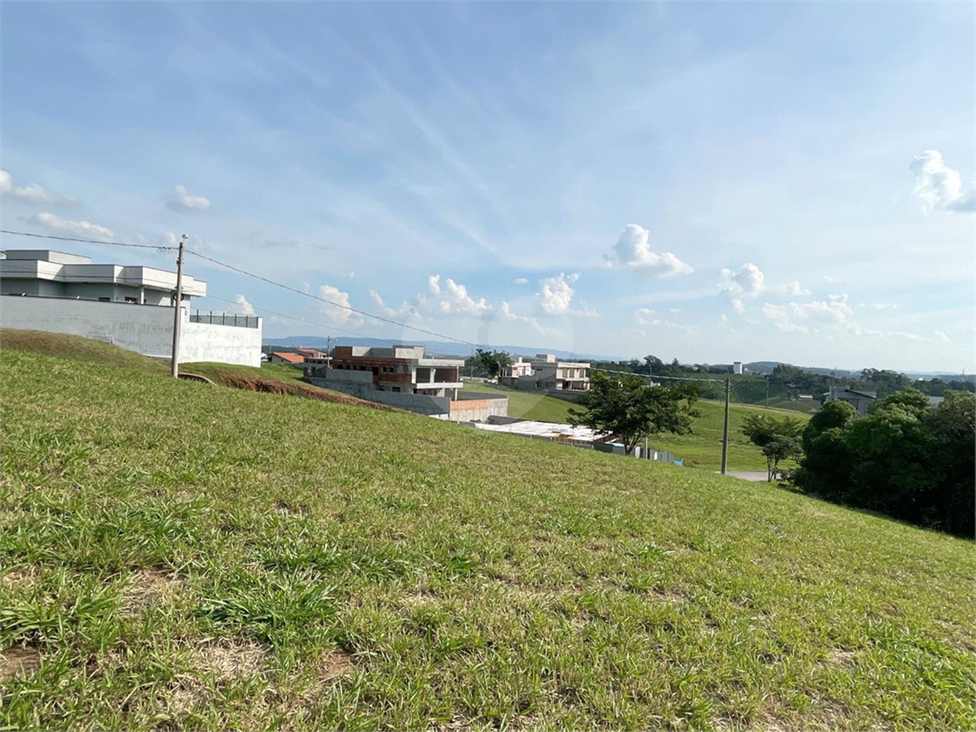 Terreno a venda no condomínio Reserva Santa Isabel Louveira