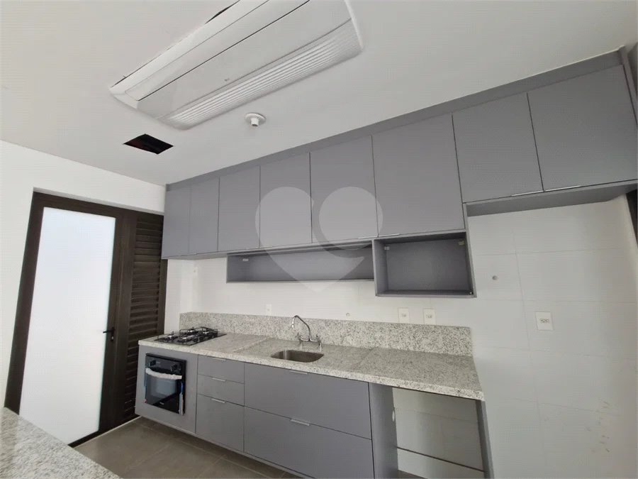 Casa à venda ou para alugar com 3 suítes no condomínio Jardim Flora, São Paulo - SP