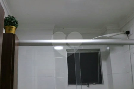 Apto na Mooca de 76m², com 2 dorms, 1 vaga, 1 suíte. Estuda permuta.