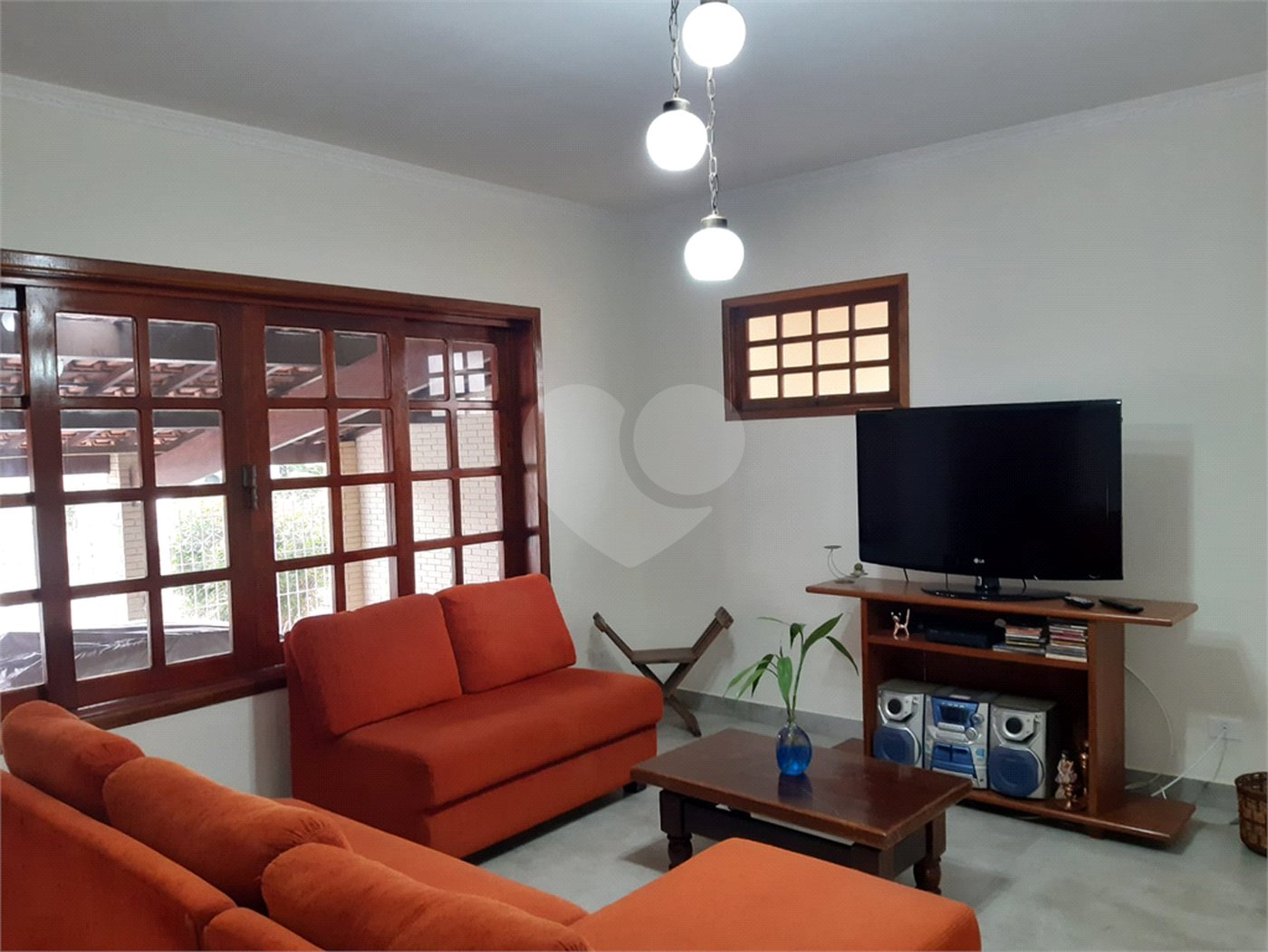 CASA A VENDA NO BAIRRO JARDIM ALVORADA COM 3 DORMITORIOS, 1 SUITE, 3 VAGAS, METRAGEM 250M², Sjc