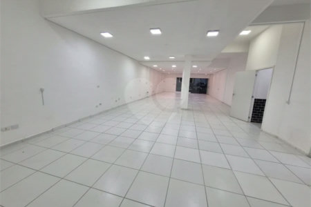 Salão Comercial para Locação na lucas Nogueira Garcez em Atibaia